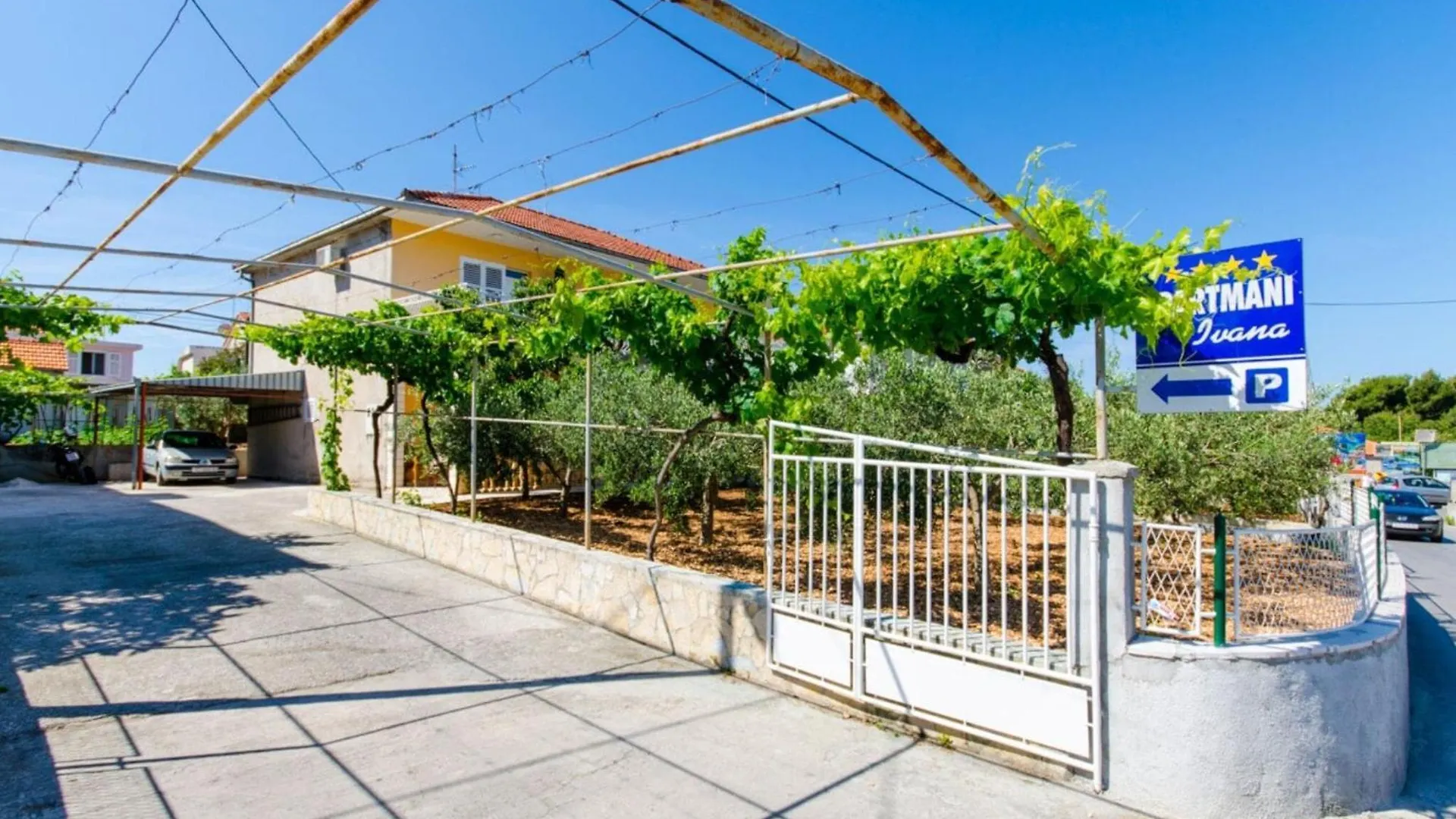 Apartments Ivana Tr -Two Bedroom Apartment With Terrace A1 Traù